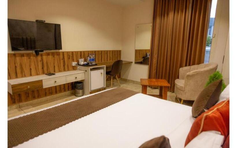 스탠다드 룸, Eminence