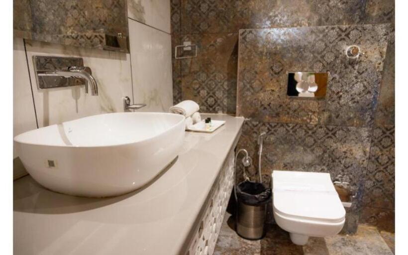 스탠다드 룸, Eminence