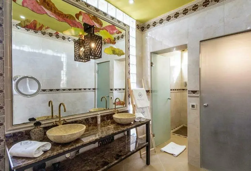 اتاق استاندارد چهارنفره با چشم‌انداز باغ, Maison Daouia