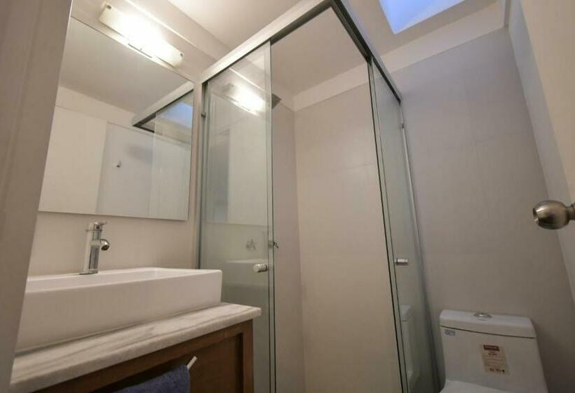 إستوديو قياسى, Satelite 2750 Hotel & Suites