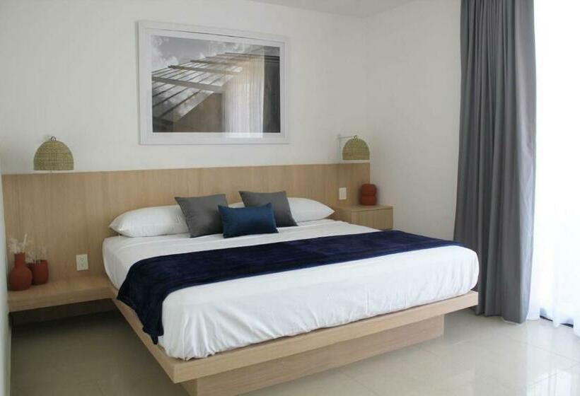 إستوديو قياسى, Satelite 2750 Hotel & Suites