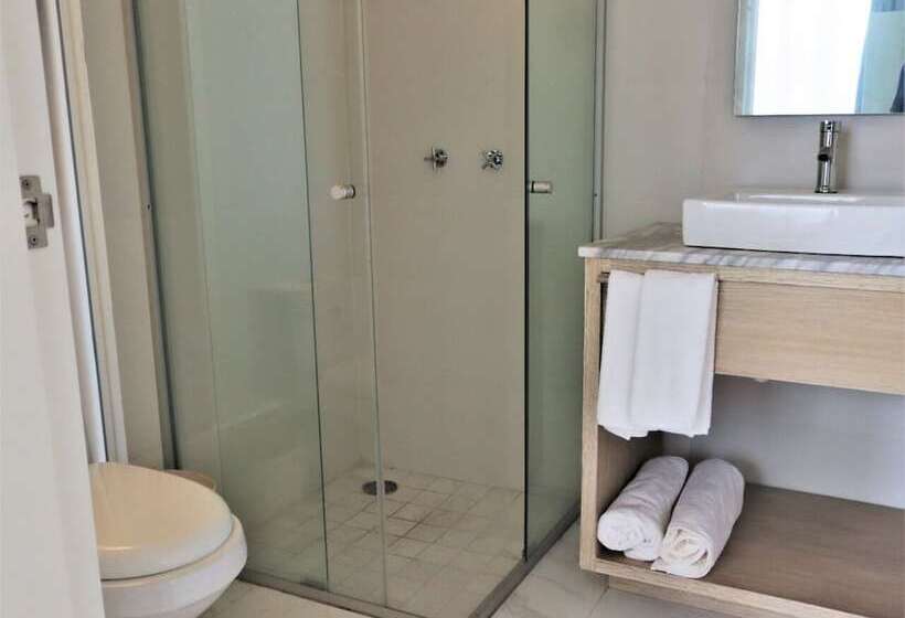 إستوديو قياسى, Satelite 2750 Hotel & Suites