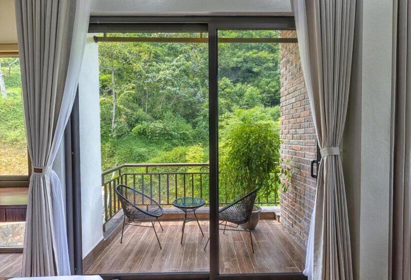 اتاق لوکس با بالکن, Central Hills Puluong Resort