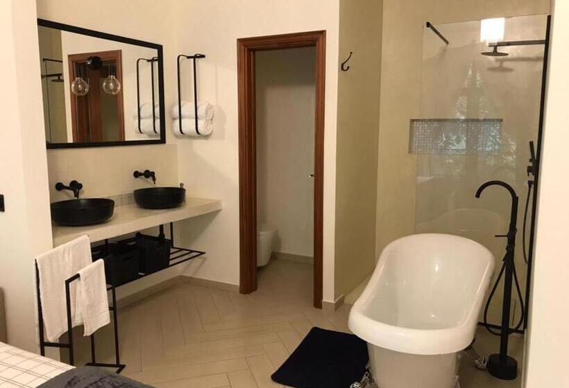 Deluxe Suite King Bed, Château Georgette