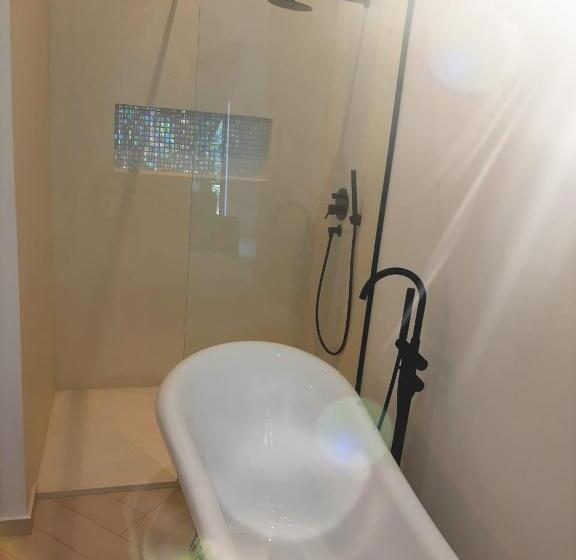 Deluxe Suite King Bed, Château Georgette