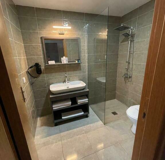 חדר סטנדרט לשלושה, Respi̇ro Park