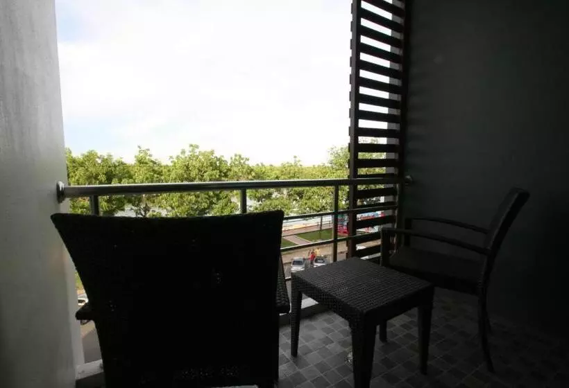 Deluxe room with river view, Apo