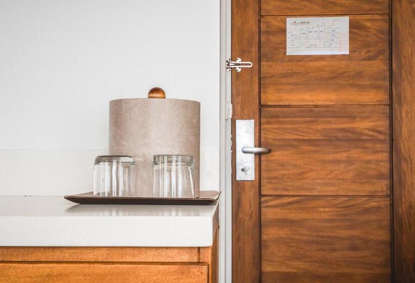 سوئیت جونیور با آشپزخانه, City Suites & Beach