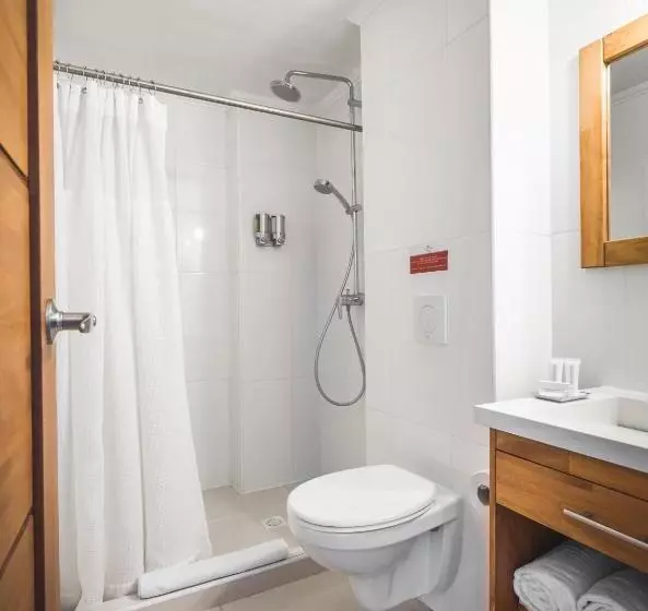 سوییت با چشم‌انداز دریا, City Suites & Beach