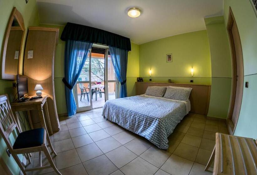 חדר סופריור, Cladan