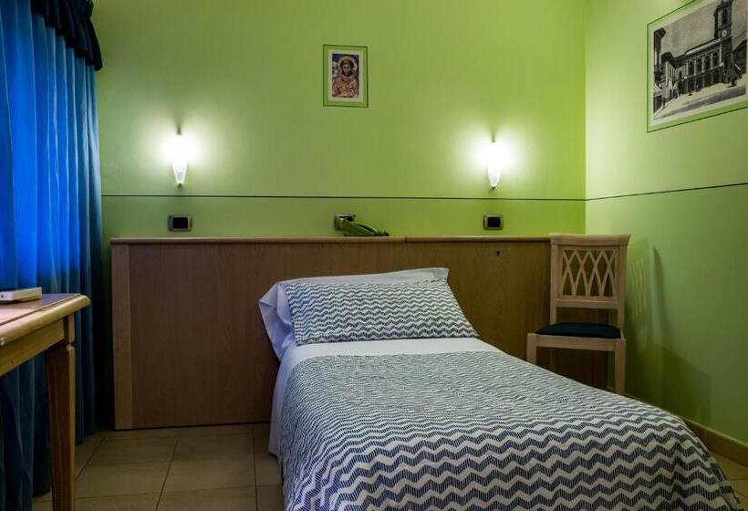 חדר סופריור יחיד, Cladan