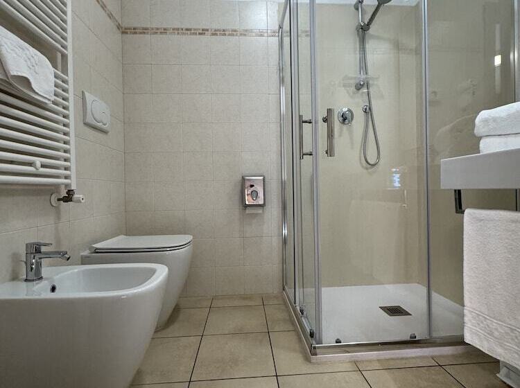 חדר סופריור, Cladan