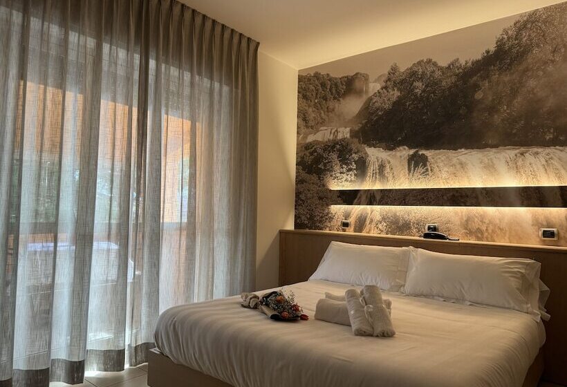 חדר סופריור, Cladan