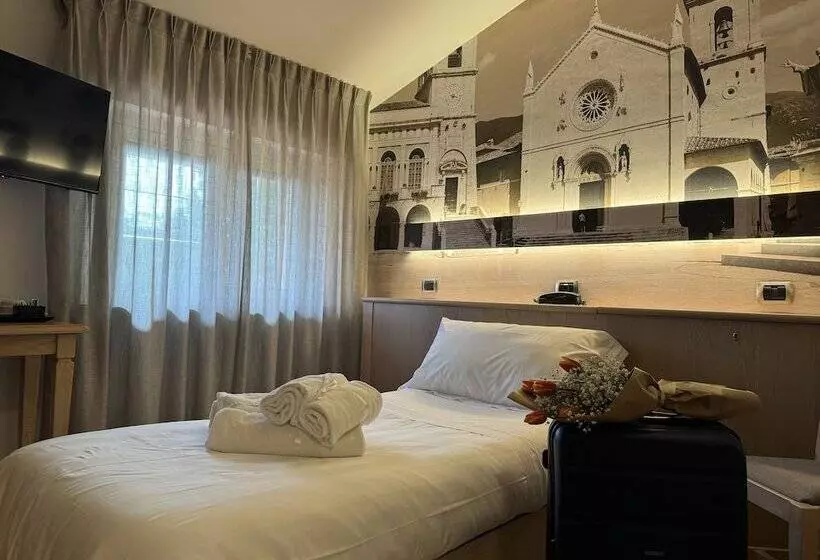 Superior Yhden Hengen Huone, Cladan