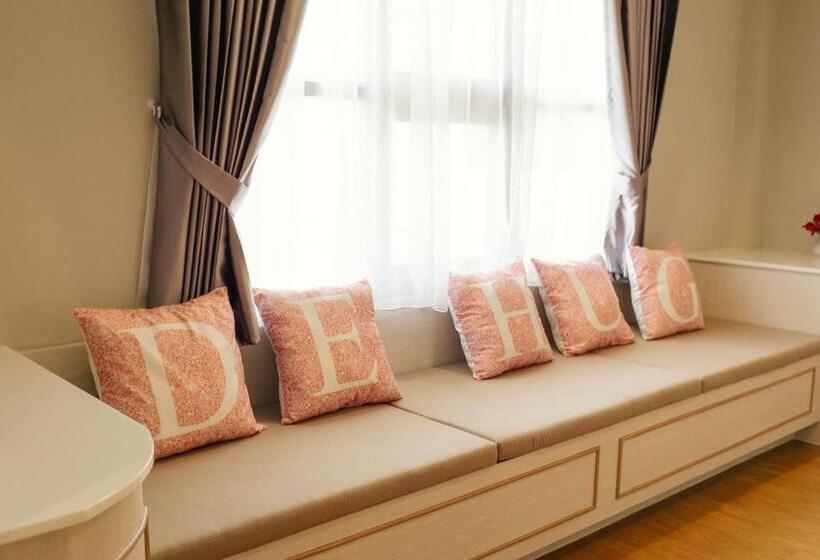 Полулюкс, De Hug Hotel & Residence