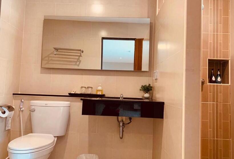 اتاق لوکس سه تخته, De Hug Hotel & Residence