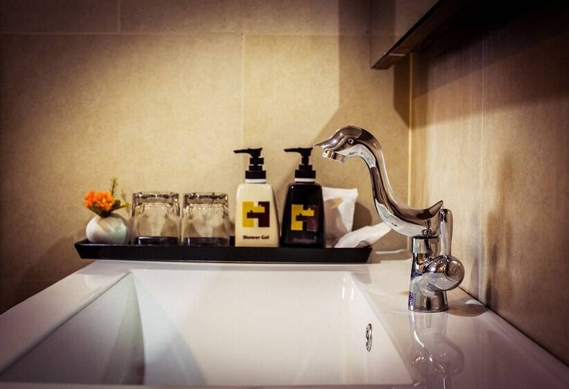 سوییت جونیور, De Hug Hotel & Residence