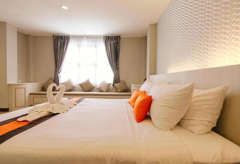 سوییت جونیور, De Hug Hotel & Residence