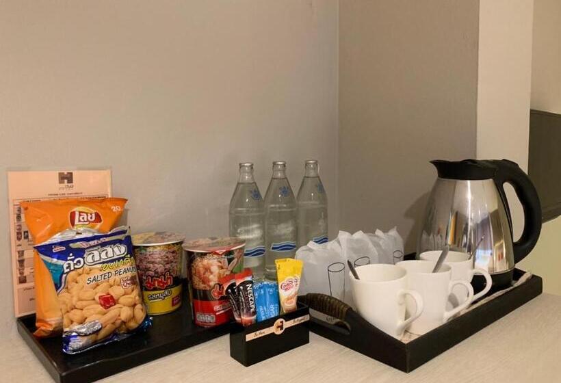 اتاق لوکس سه تخته, De Hug Hotel & Residence