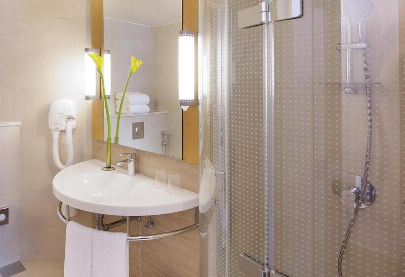 اتاق پرمیوم, Ibis One Central   World Trade Centre Dubai