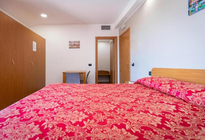 Standard Triple Room with Terrace, Il Giardino Dei Sogni Agriturismo