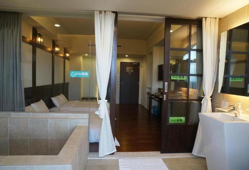 اتاق لوکس خانوادگی, Les Champs