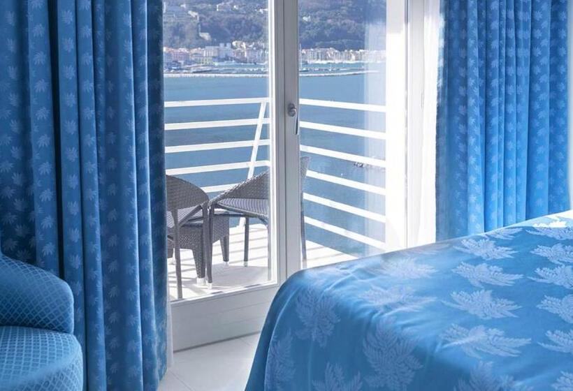 اتاق اساندارد با چشم‌انداز جانبی به دریا, Miramare Stabia