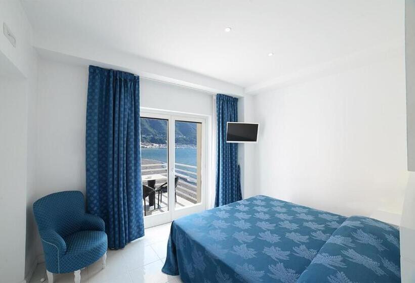 اتاق اساندارد با چشم‌انداز جانبی به دریا, Miramare Stabia