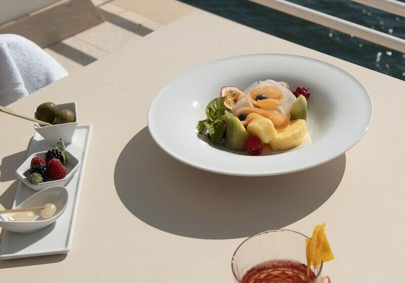 オーシャンビュースーペリアールーム, Miramare Stabia