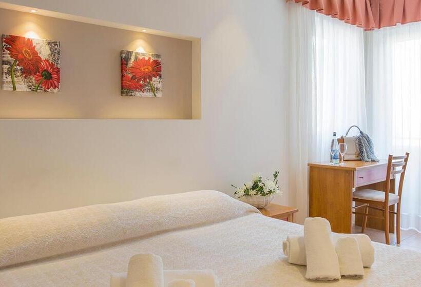 غرفة قياسية مزوَّدة بشُرفة, Pacific