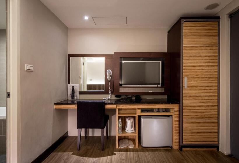 اتاق استاندارد سه نفره, Royal Garden