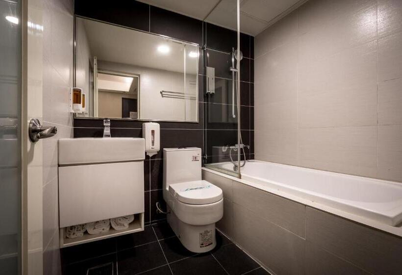 اتاق استاندارد سه نفره, Royal Garden