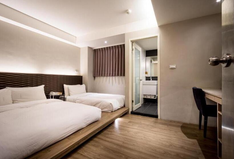 اتاق استاندارد سه نفره, Royal Garden