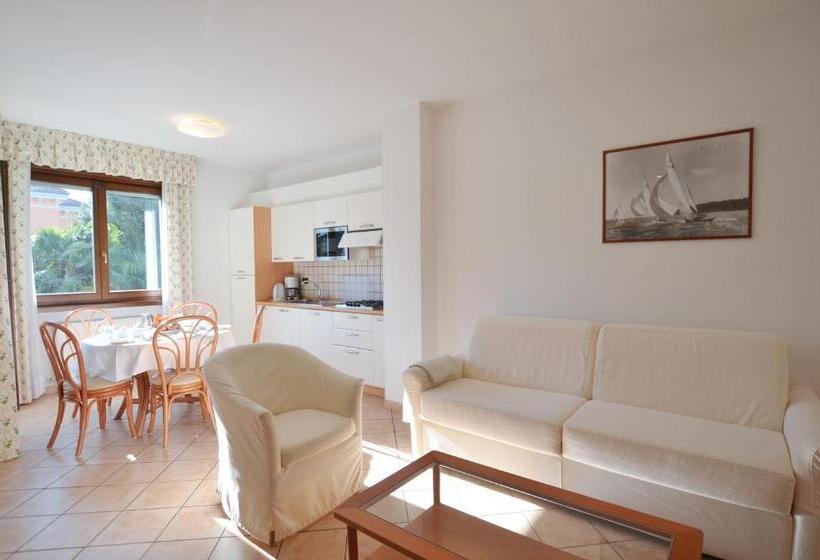 شقة غرفتين نوم مزودة بشُرفة, Residence Alle Palme