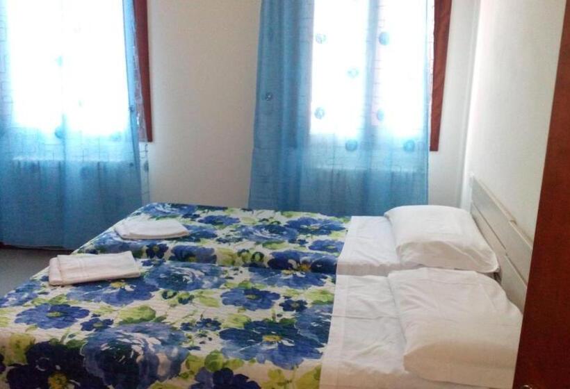 تختخواب در اتاق مشترک, Sweet Venice   Rooms & Apartments