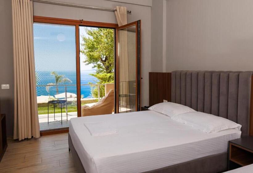 اتاق استاندارد چهار تخته با چشم‌انداز دریا, Amare