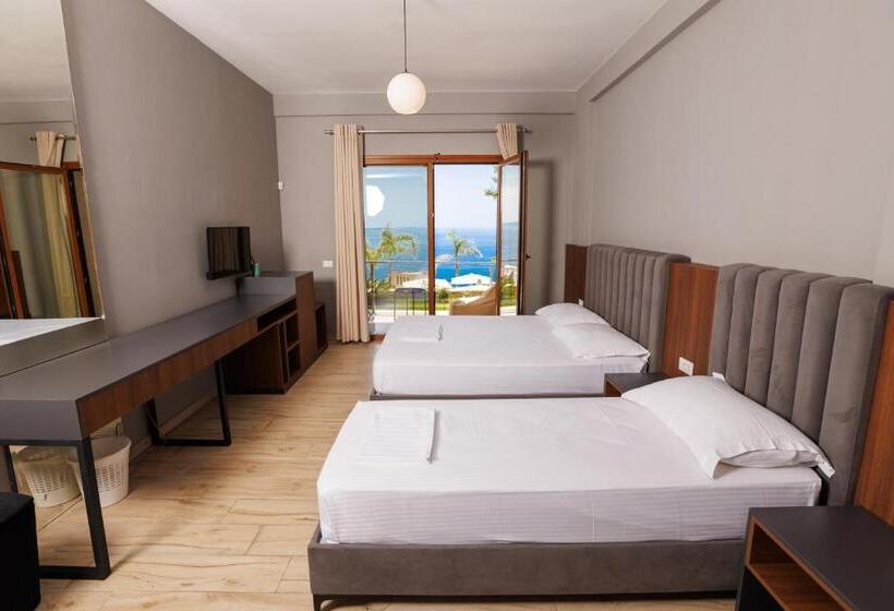 اتاق استاندارد چهار تخته با چشم‌انداز دریا, Amare