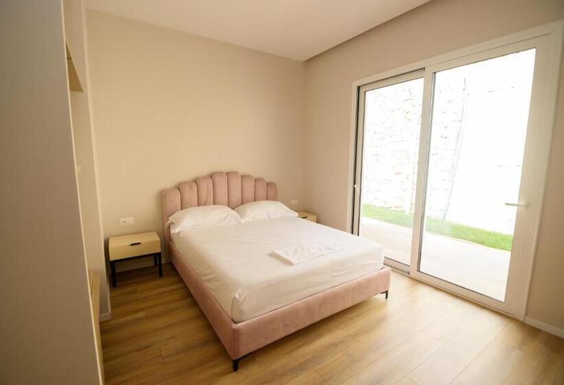 اتاق لوکس با بالکن, Amare