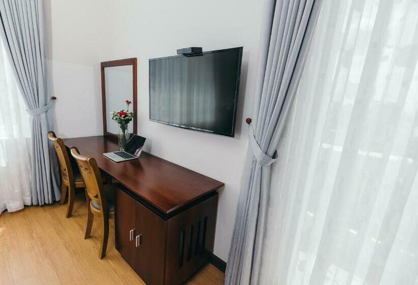 اتاق استاندارد سه تخته با بالکن, Blue Star