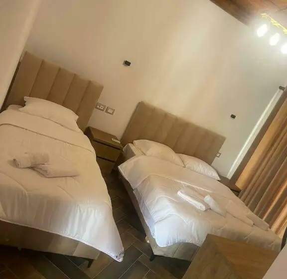 اتاق لوکس, Guest House Bracaj