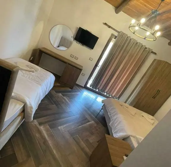 اتاق لوکس, Guest House Bracaj