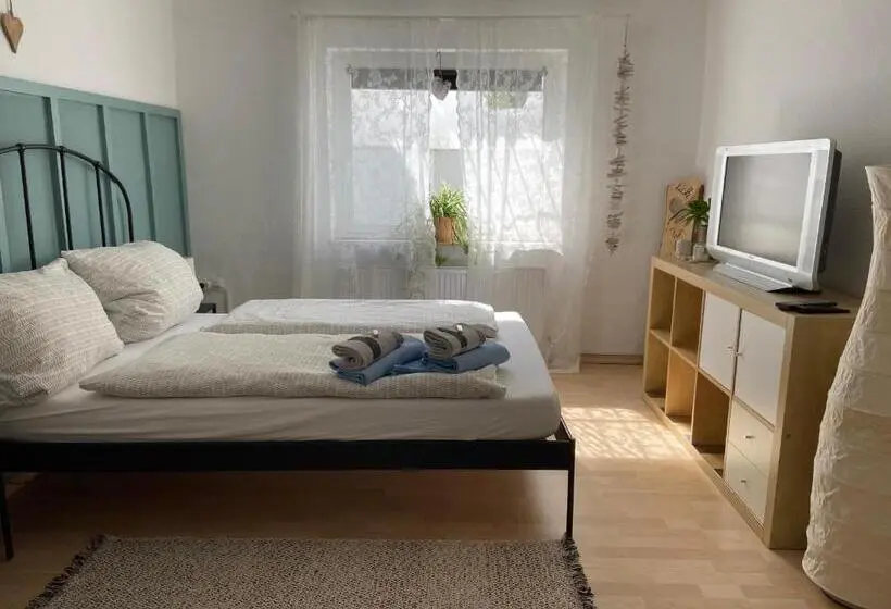 Huoneisto 2 Makuuhuonetta, Buchlindenweg   Zimmer & Ferienwohnung