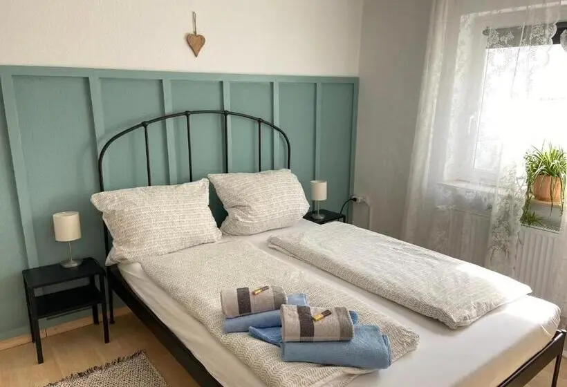 Huoneisto 2 Makuuhuonetta, Buchlindenweg   Zimmer & Ferienwohnung