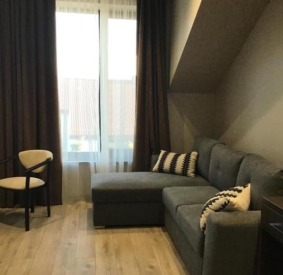 Номер Superior, Boremel Hills