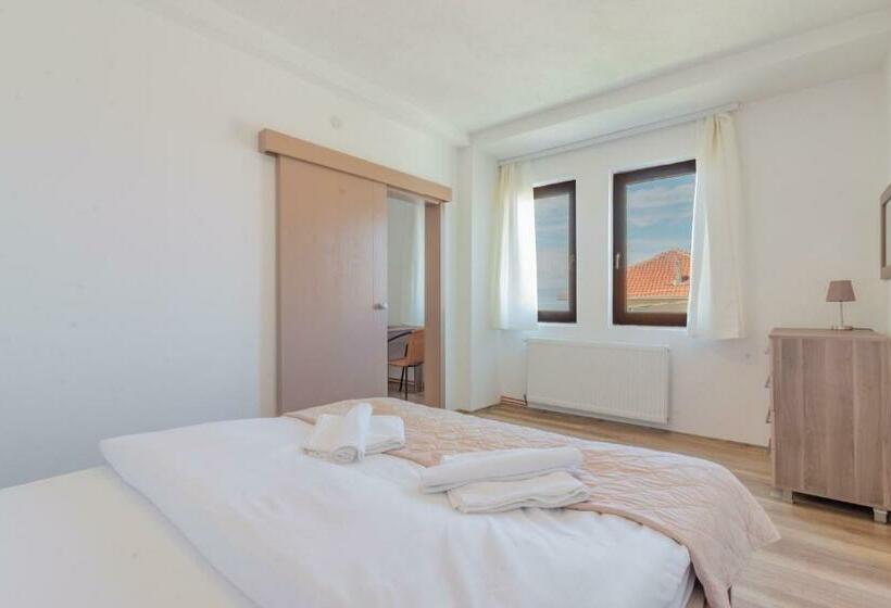 1 Bedroom Apartment Lake View, Et Larum