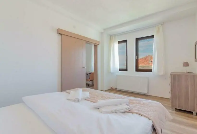 1 Bedroom Apartment Lake View, Et Larum