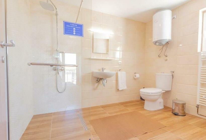 1 Bedroom Apartment Lake View, Et Larum