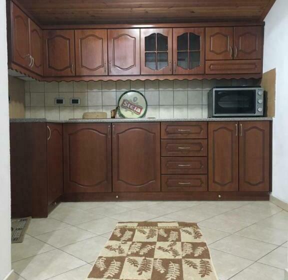 غرفة قياسية ثلاثية مزودة بشرفة, Romeo’s Guest House 2