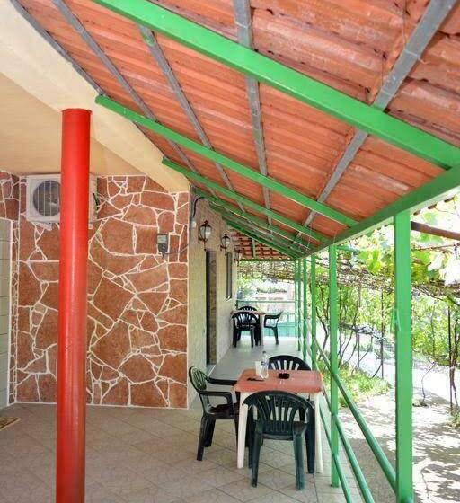 غرفة قياسية ثلاثية مزودة بشرفة, Romeo’s Guest House 2