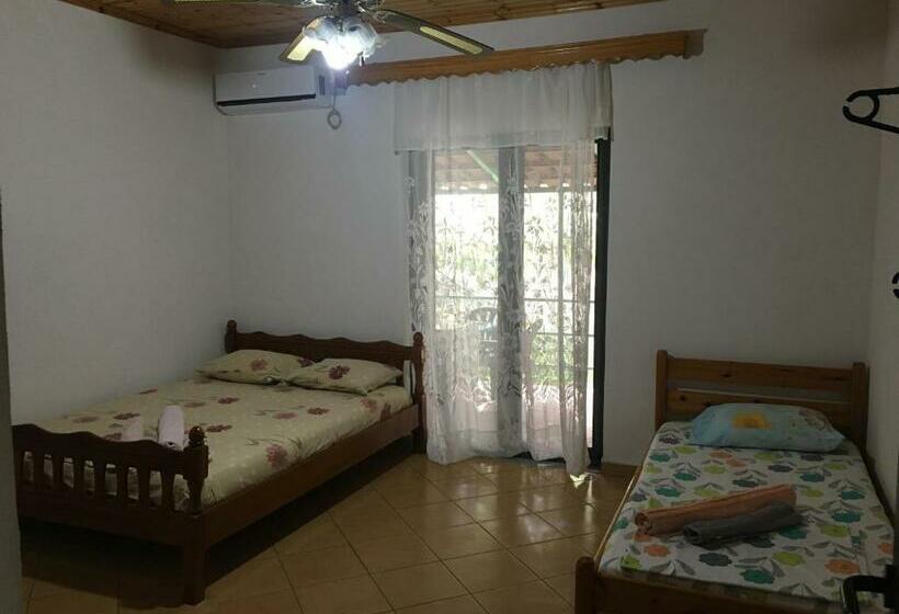 غرفة عائلية مطلّة علي الحديقة, Romeo’s Guest House 2